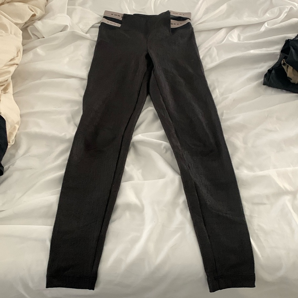 Textured leggings